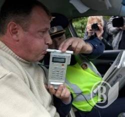 Лихачів та алканавтів за кермом затримала ДАІ Лихачів та алканавтів за кермом затримала ДАІ